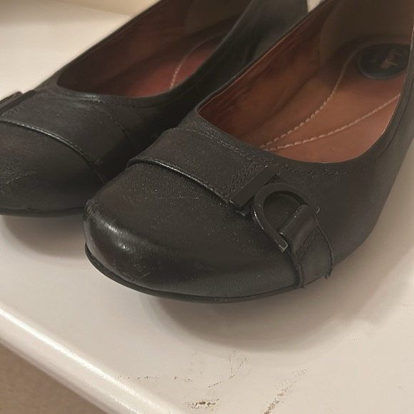 Women’s Clark’s black slip on shoes, size 9. - Picture 9 of 11